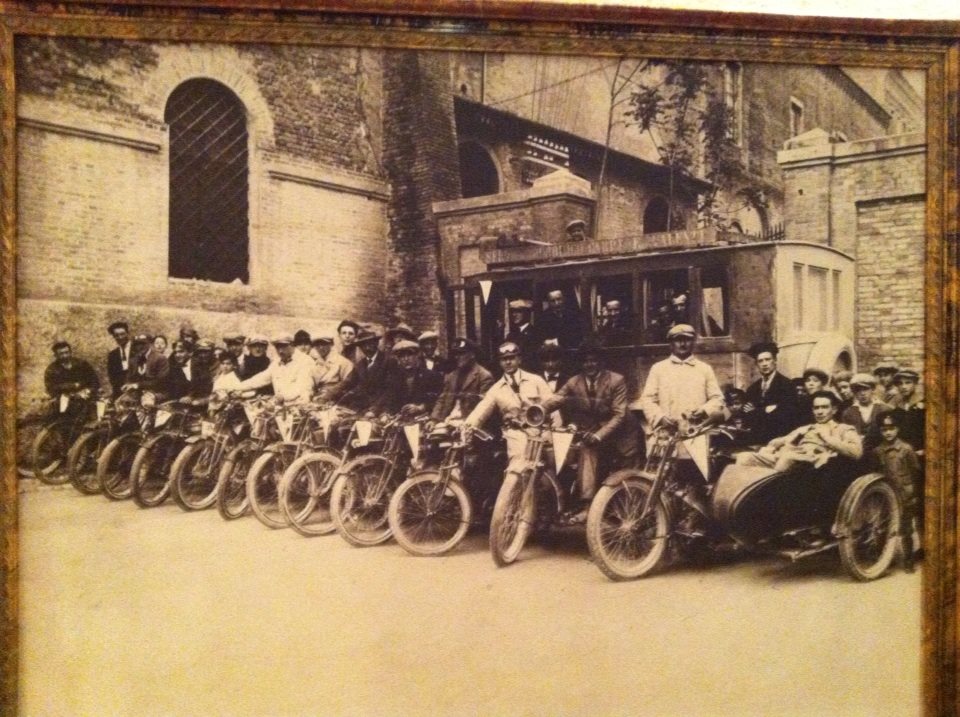 1923-soci-del-1^-motoclub-di-Carpi-corriera-valenti-4