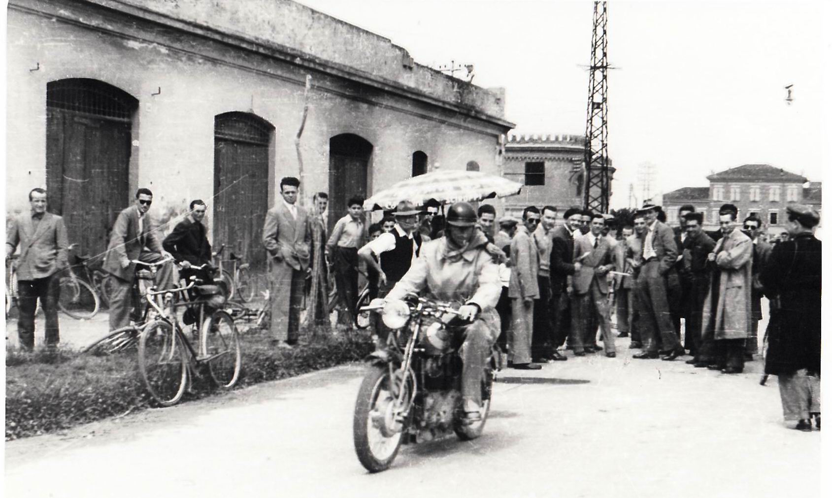 1950-ca-Competizione-moto-a-Carpi-06-porta-barriera