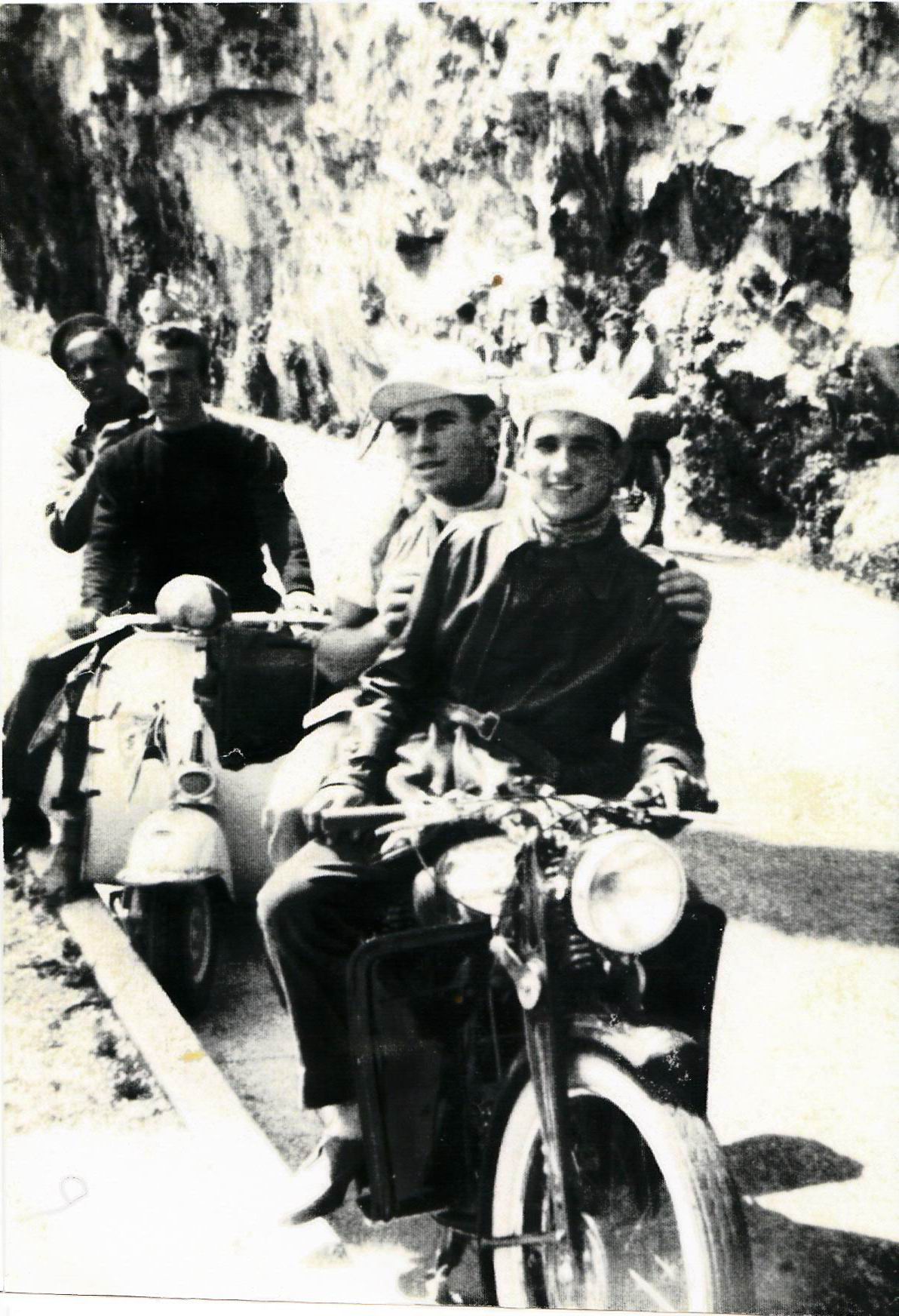 1955-ca-Motociclisti-carpigiani-in-gita-cavaletti-romano