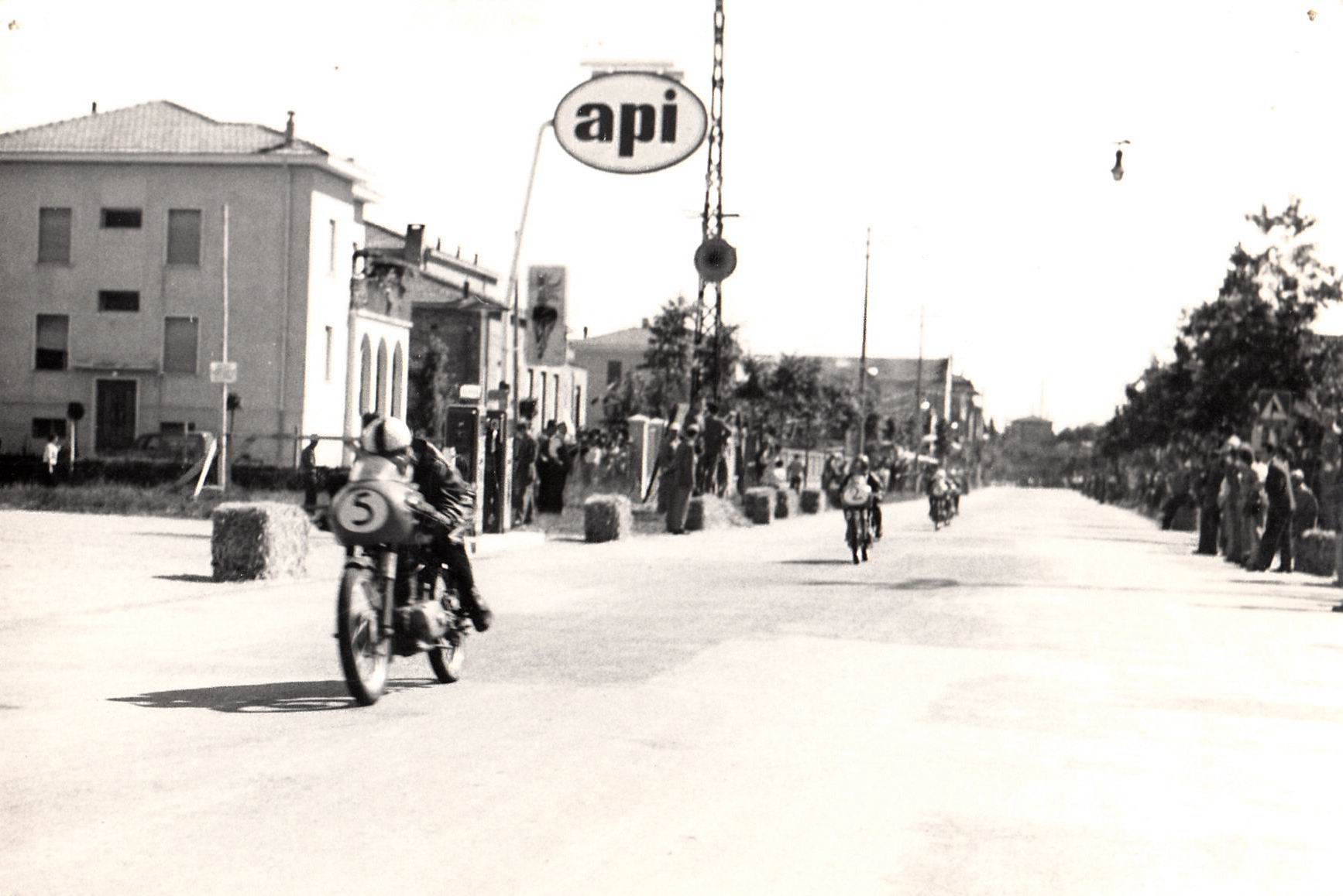 1956-circuito-di-Carpi-08-col-N-2-Giorgio-Sgarbi-viale-N-Biondo-API-casa-dei-rancan-via-vivaldi