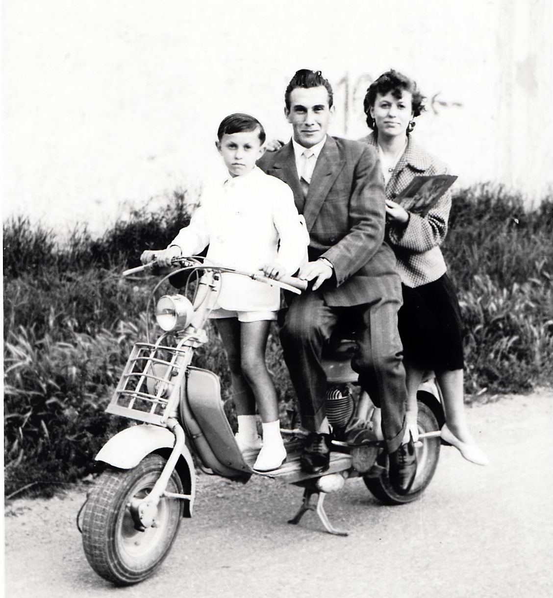 1956-famiglia-carpigiana-in-lambretta