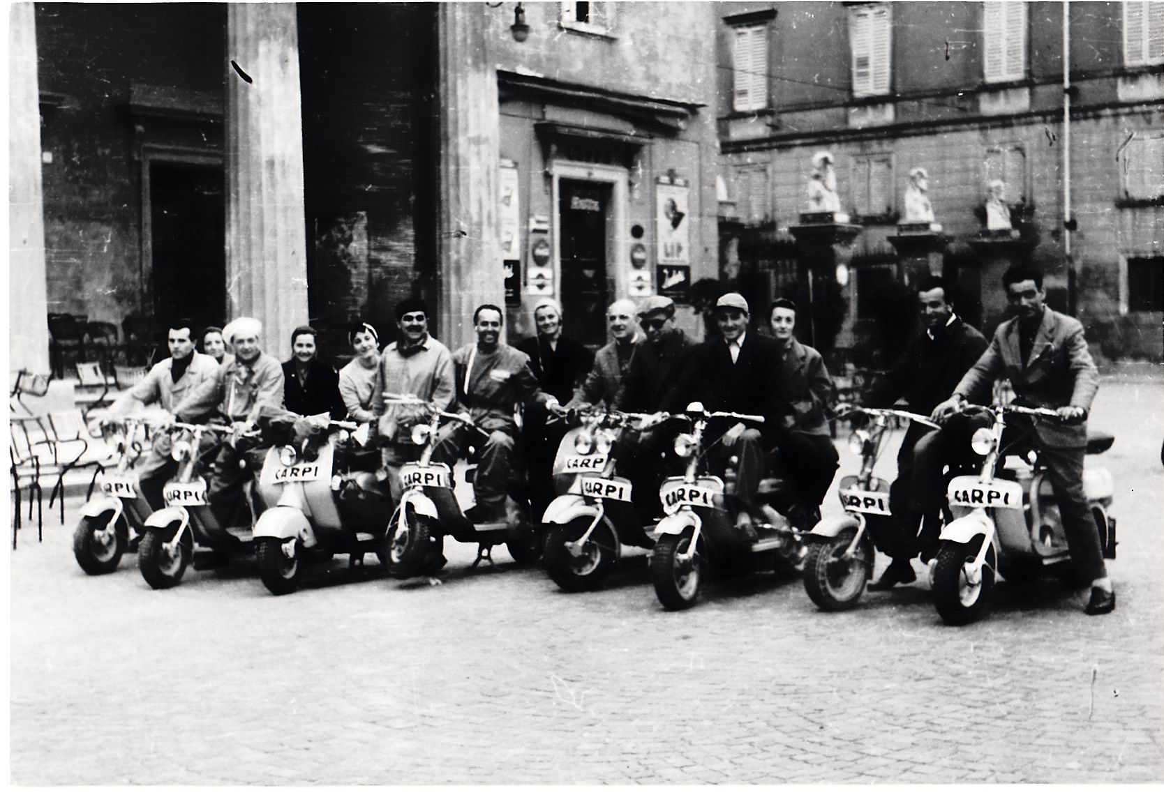 1956-raduno-lambretta-piazza-03
