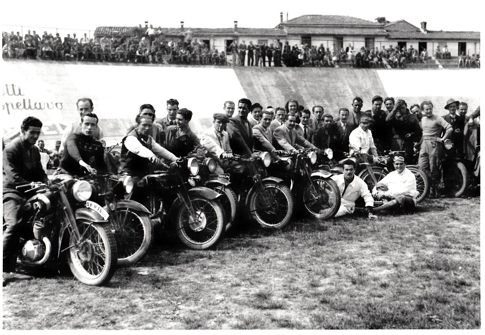 1957-MotoClub-di-Carpi-allo-Stadio-3